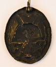 Black Wound Badge 1939, Maker marked L/16 thumbnail